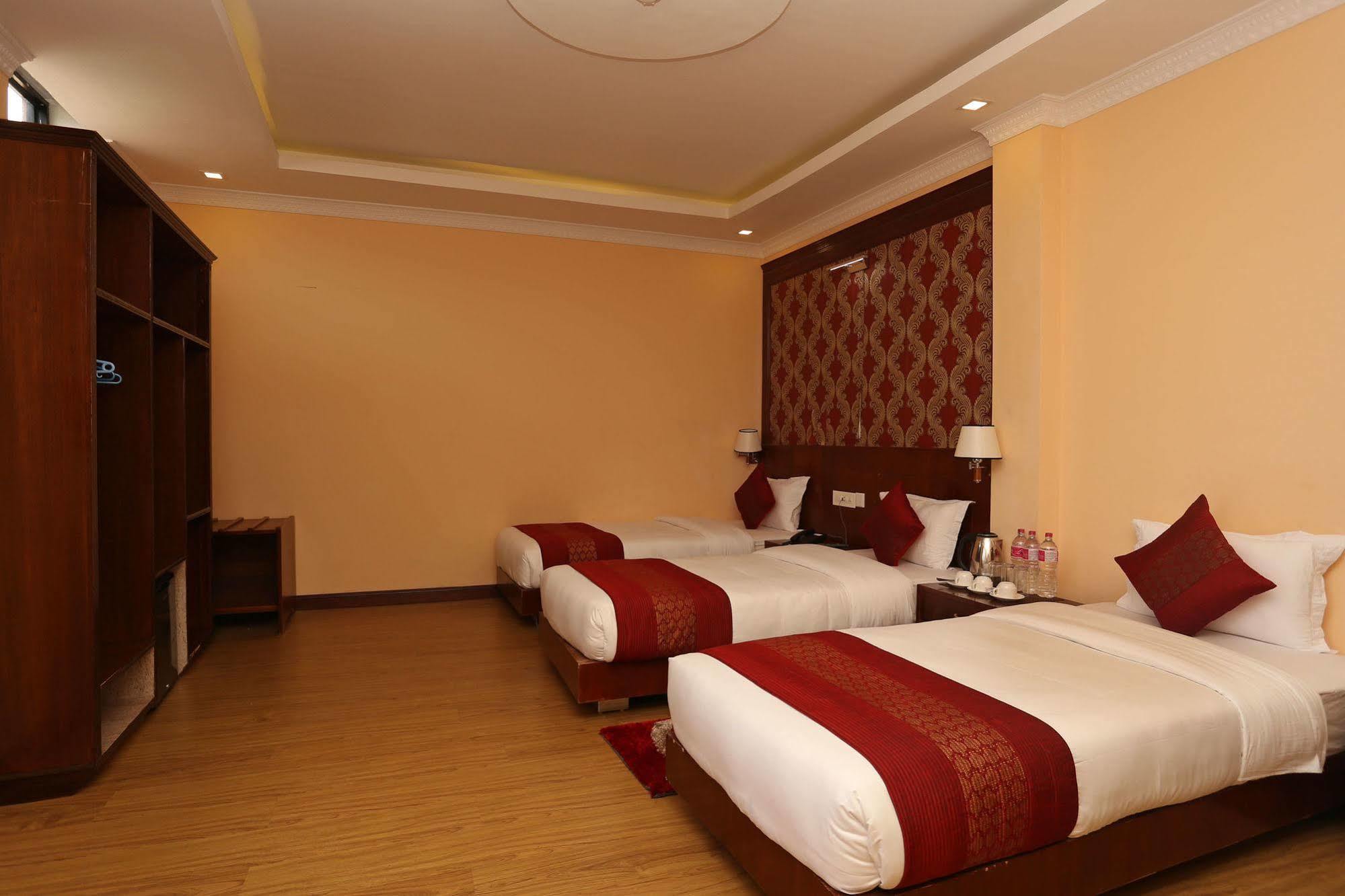 Hotel Pokhara Goodwill Extérieur photo