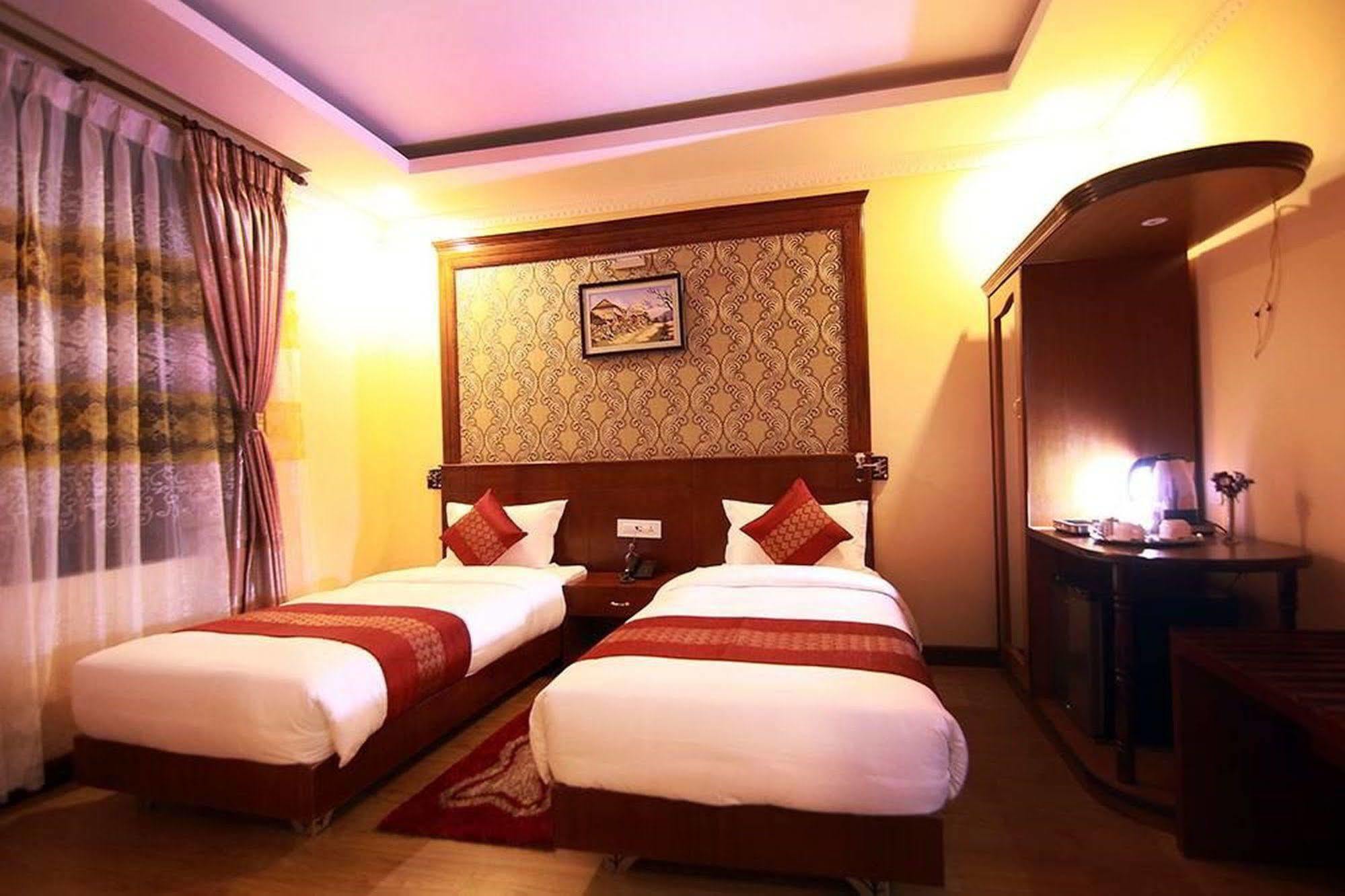 Hotel Pokhara Goodwill Extérieur photo